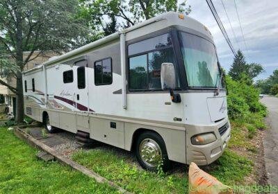 2004 Winnebago Adventurer in New York