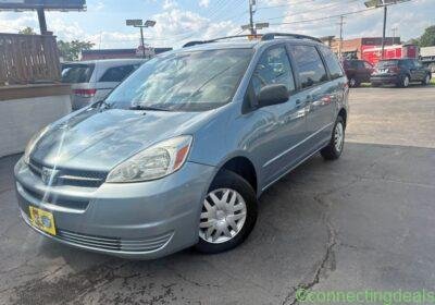2005 Toyota Sienna CE Minivan 4D in Chicago