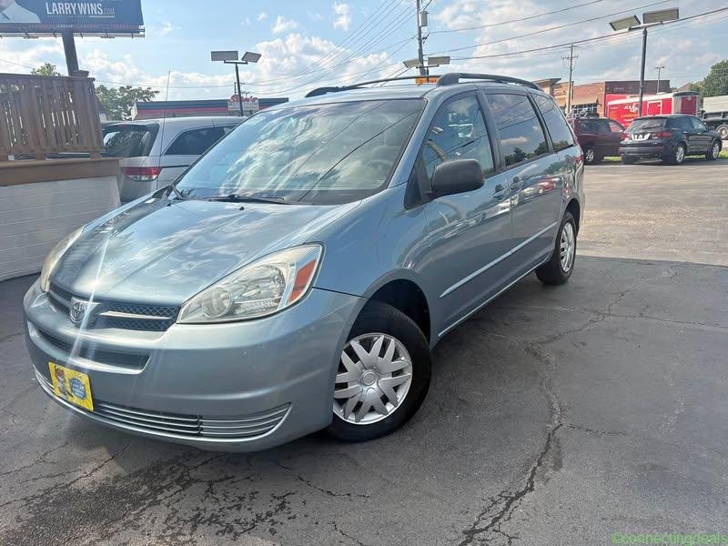 2005 Toyota Sienna CE Minivan 4D
