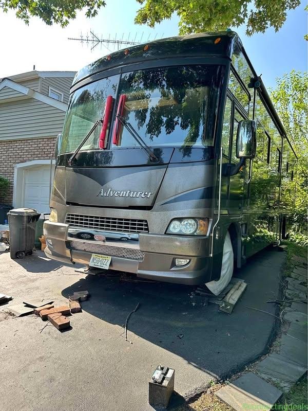 2006 Winnebago Adventurer