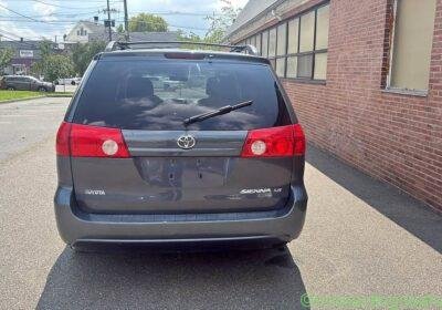 Free ad: 2010 Toyota Sienna LE Minivan in New York. 2010 Toyota Sienna LE Minivan in New York