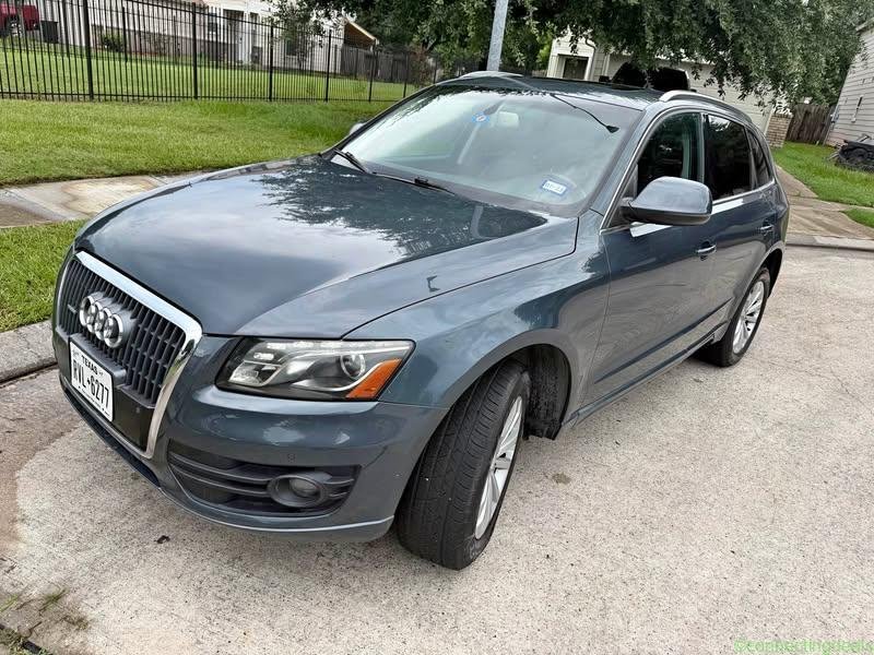 2011 Audi Q5 · 2.0T Premium Sport Utility 4D
