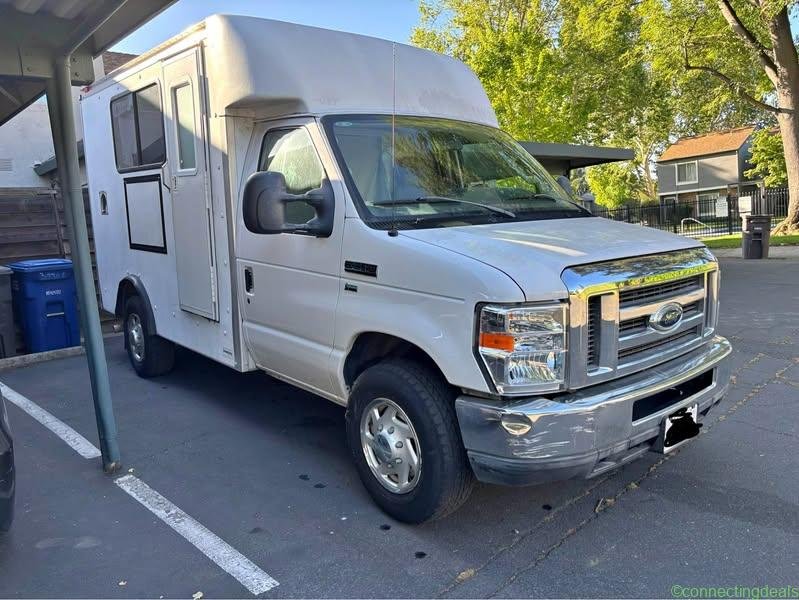 2011 Ford E350 Super Duty Cutaway