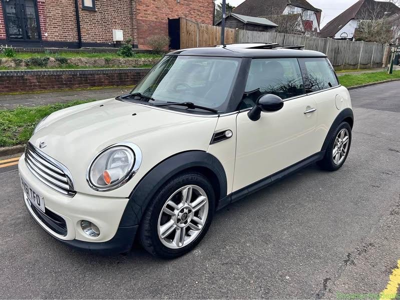 2011 MINI Cooper Fully Loaded 1 Year MOT