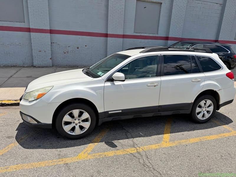 2011 Subaru Outback 2.5i Premium Wagon 4D