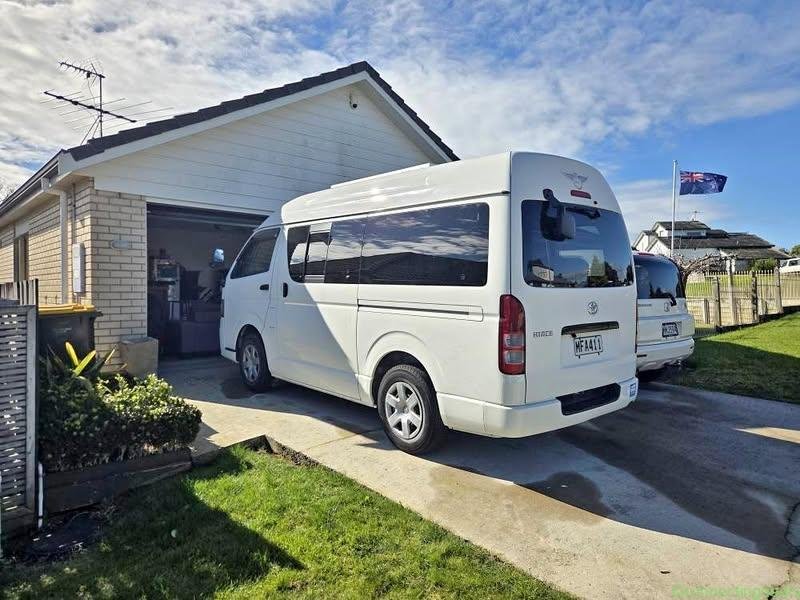 2011 Toyota hi-ace self contained camper van