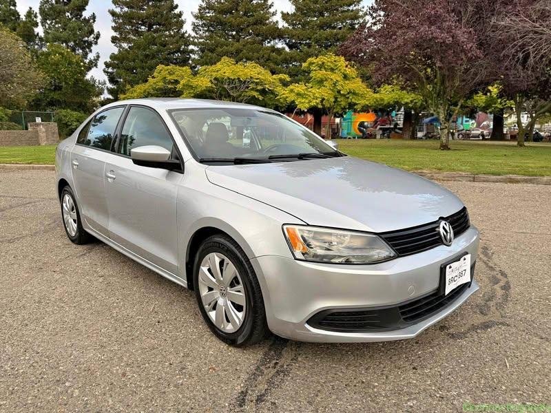 2013 Volkswagen Jetta 2.0L S Sedan 4D