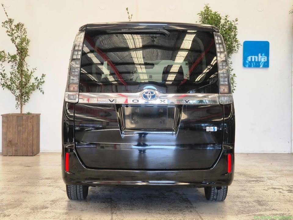 2014 TOYOTA VOXY HV V 1800cc, HYBRID, BLACK
