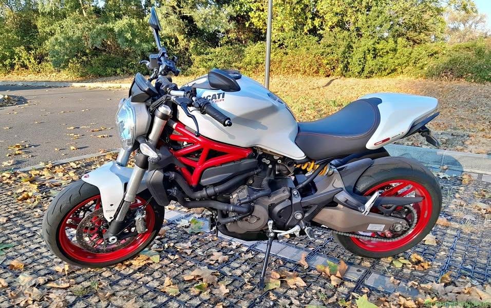 2015 Ducati Monster