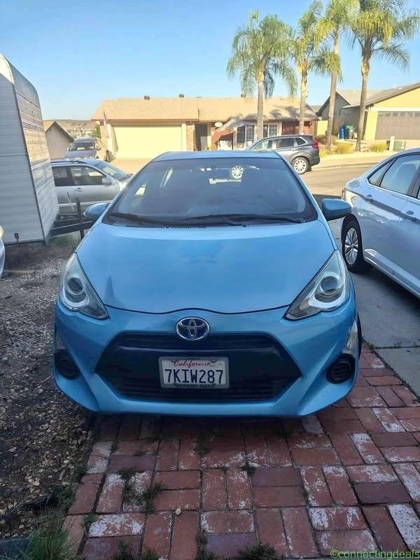 2015 Toyota pruis c