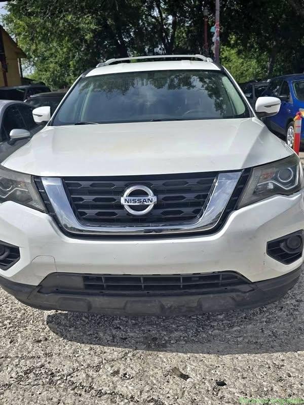 2017 Nissan Pathfinder · SV Sport Utility 4D