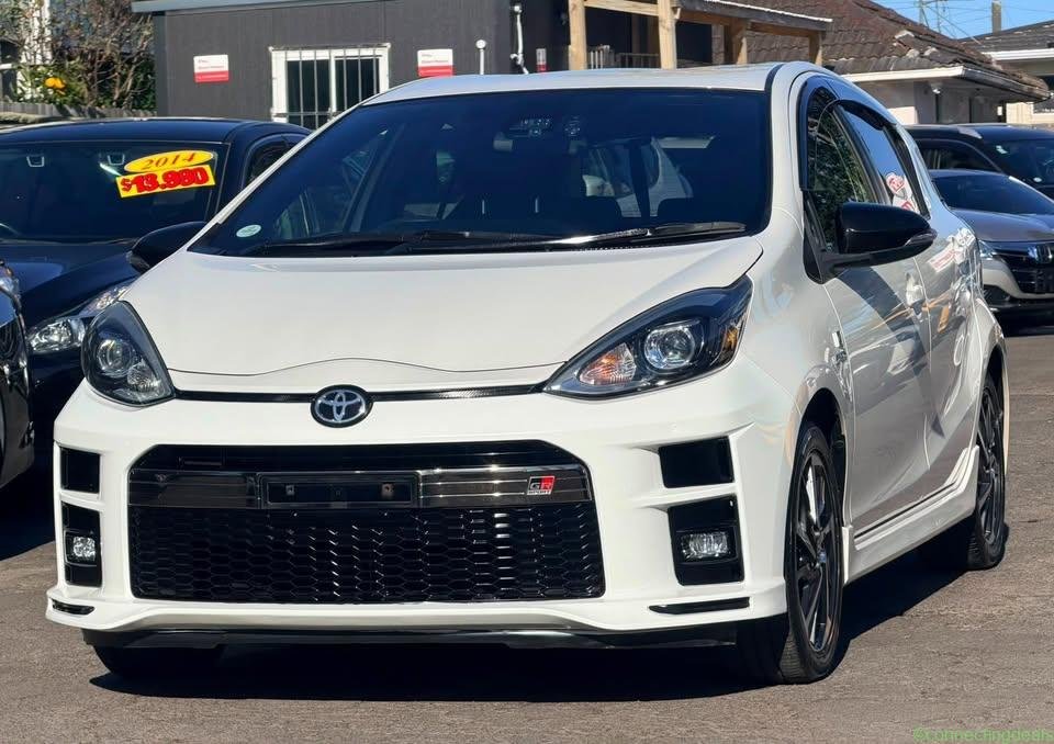 2018 TOYOTA AQUA GGR HYBRID **new import**just