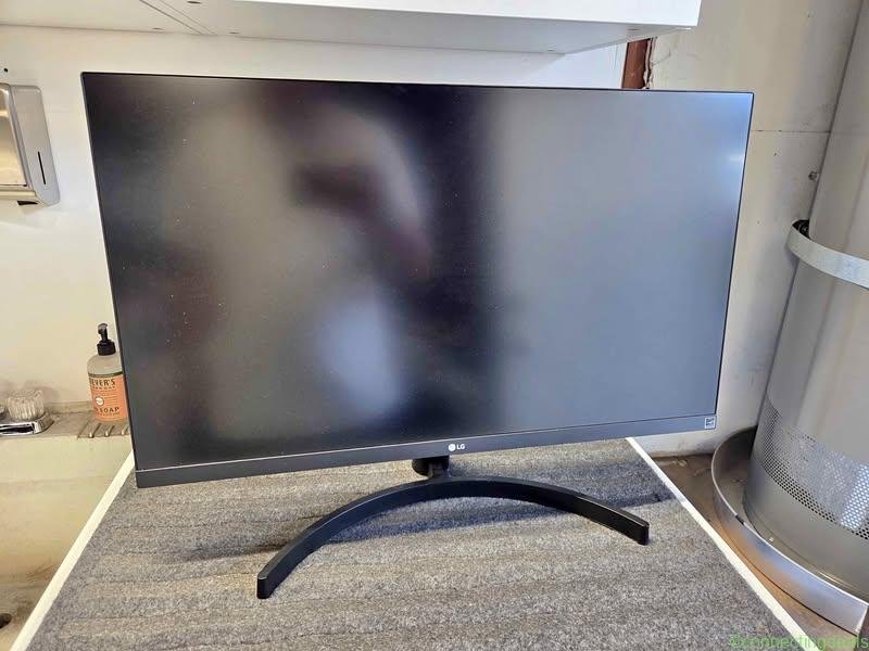 27″ LG Comouter Monitors