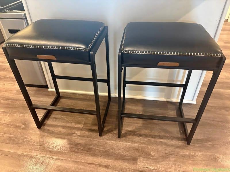 2+barstools+