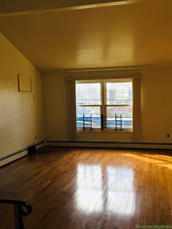 3 Beds 1.5 Baths – Apartment
