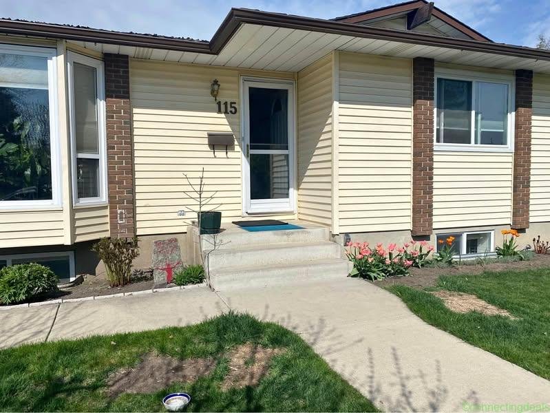 3 Beds 1.5 Baths – House