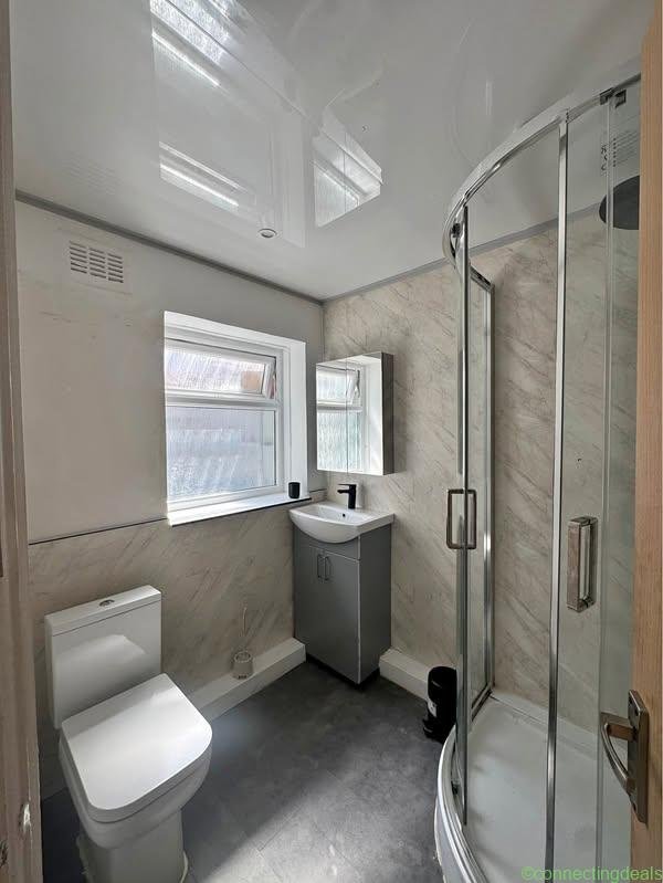3 Beds 1.5 Baths House