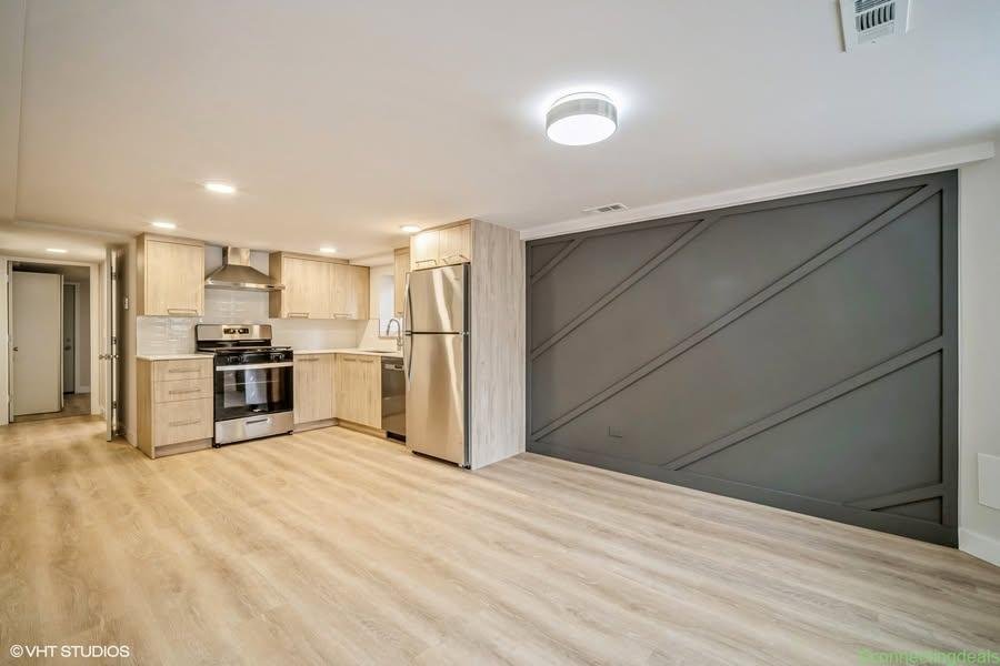 3 Beds 1 Bath – Apartment