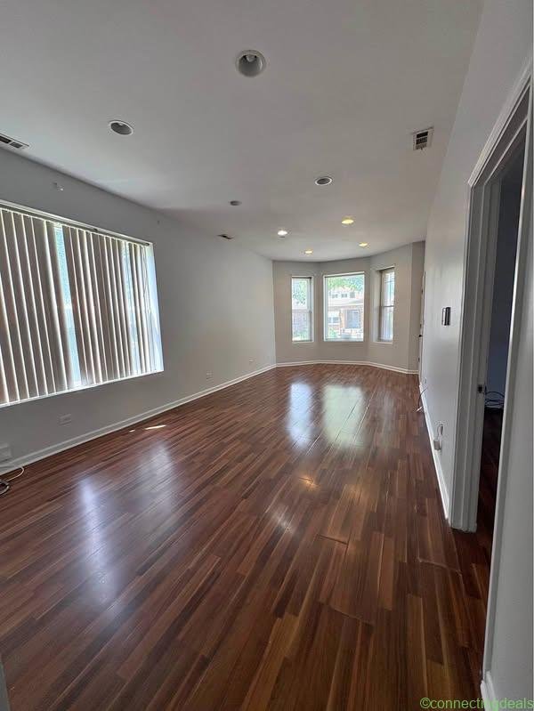 3 Beds 1 Bath – Apartment