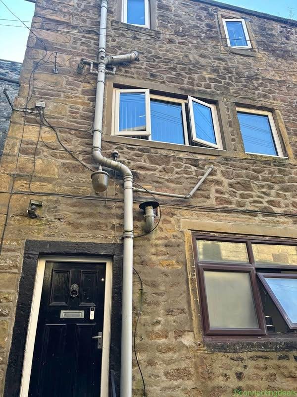 3 Beds 1 Bath – Apartment