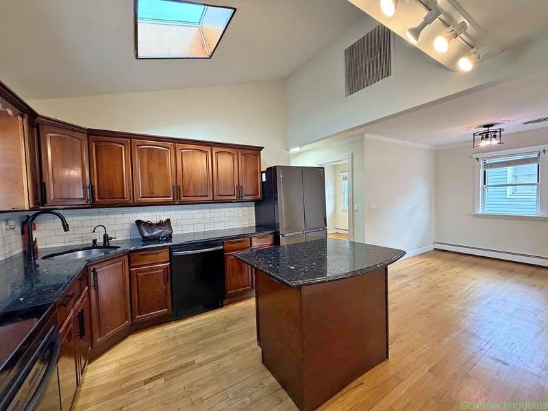 3 Beds 1 Bath – Apartment
