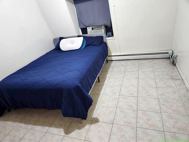 3 Beds 1 Bath – Apartment