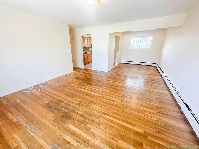3 Beds 1 Bath – Apartment