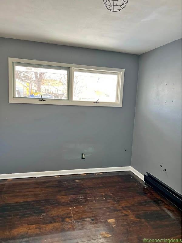 3 Beds 1 Bath – House