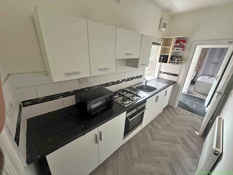 3 beds 1 bathroom – House
