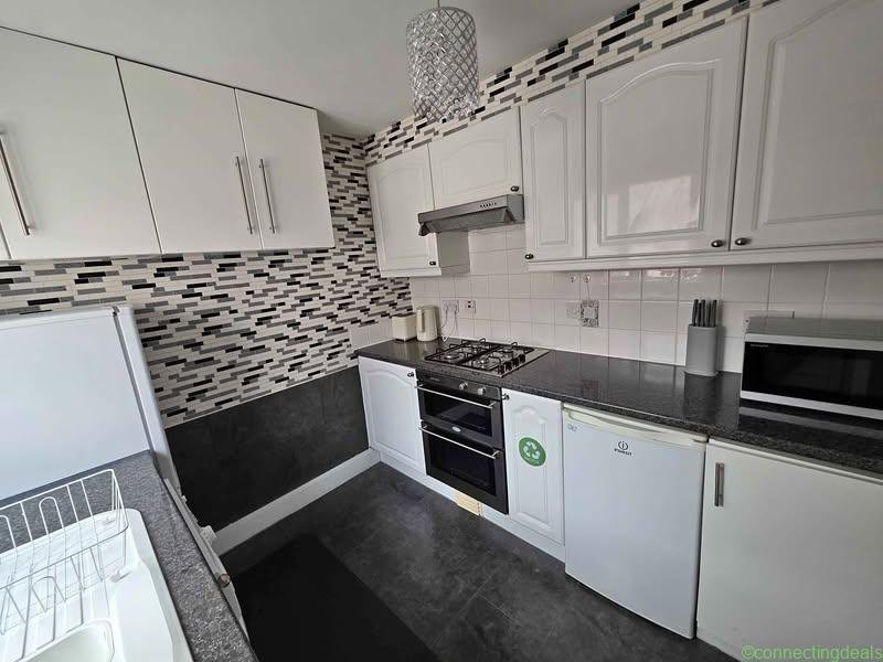 3 beds 1 bathroom – House