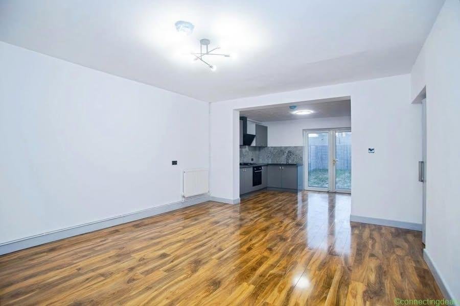 3 beds 2 bathrooms – House