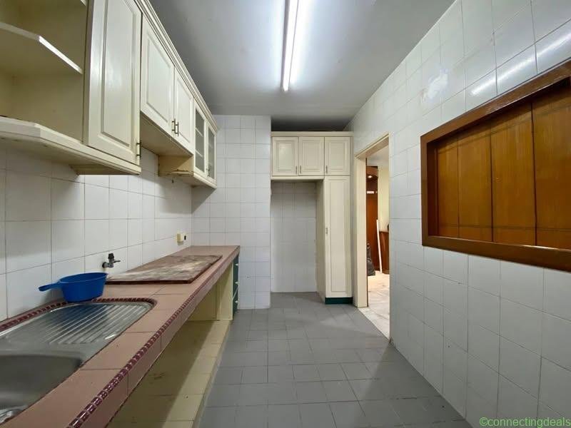 3 Beds 2 Baths Apartment/condo