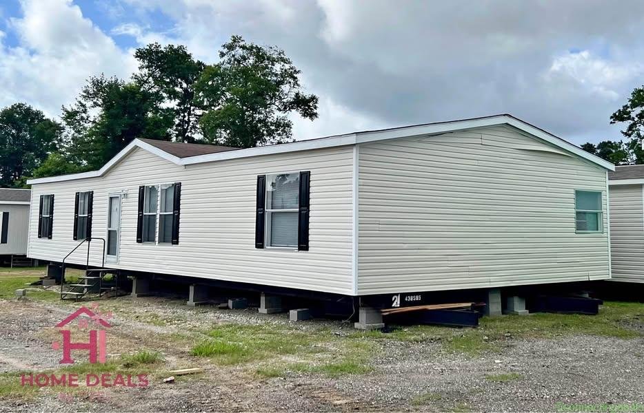 3 Beds 2 Baths – House