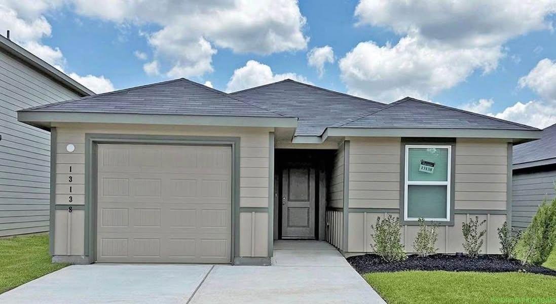 3 Beds 2 Baths – Townhouse