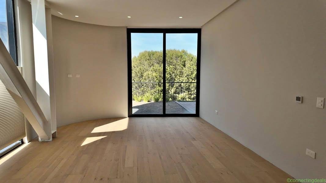 3 Beds 3.5 Baths – Apartment