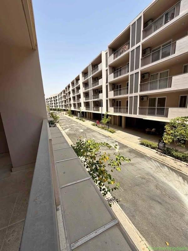 3 beds 3 bathrooms – Flat