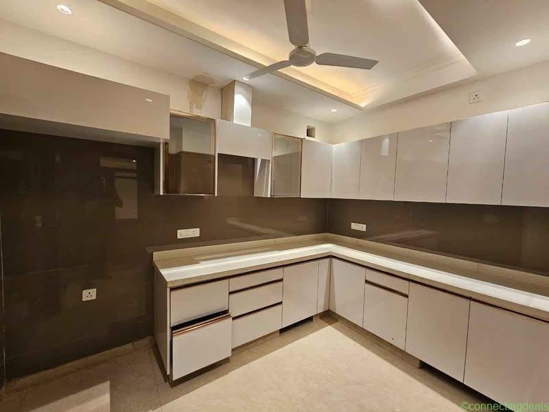 3 Beds 3 Baths – Apartment