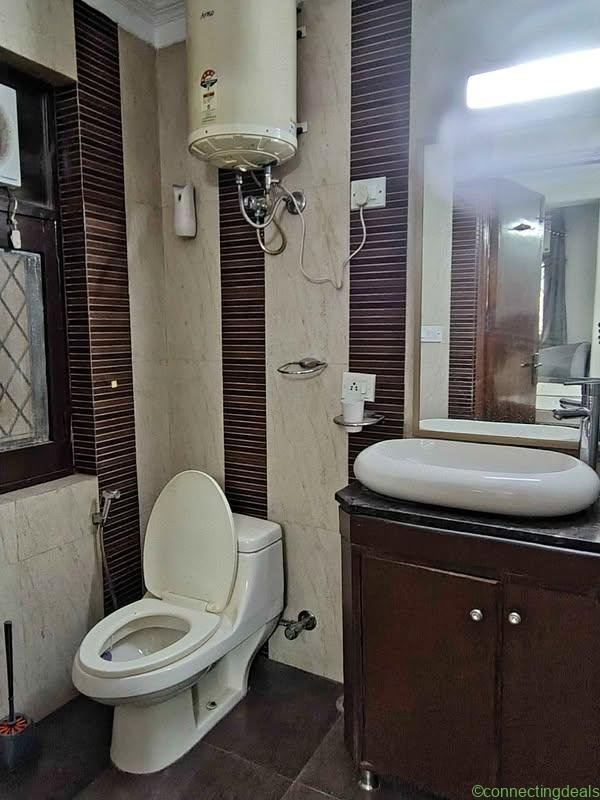 3 Beds 3 Baths – House