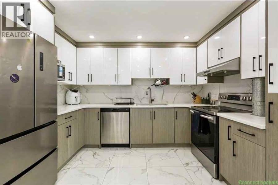 3 Beds 3 Baths – Townhouse