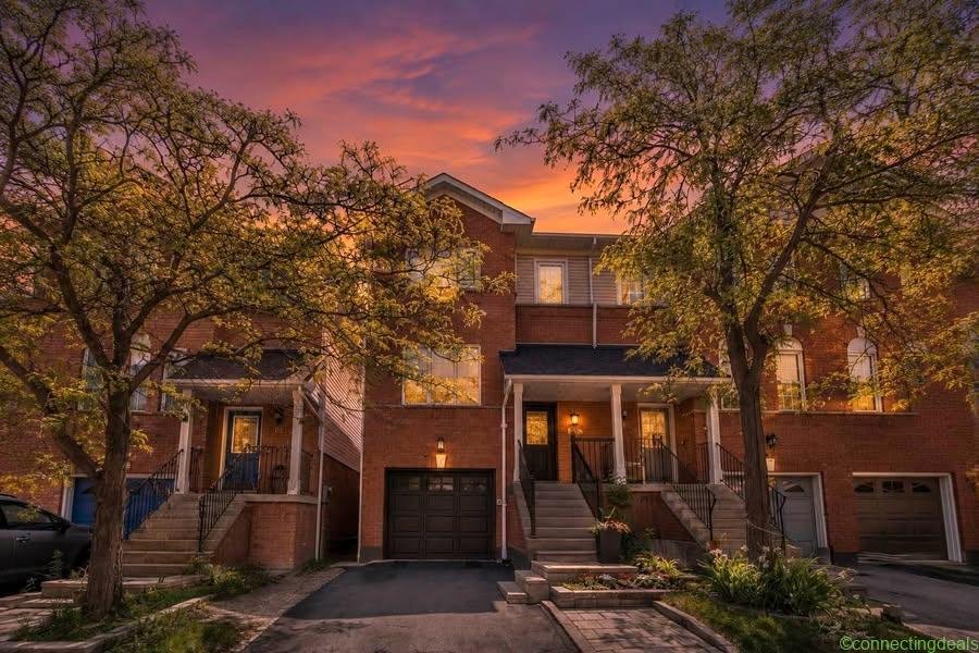 3 Beds 3 Baths – Townhouse
