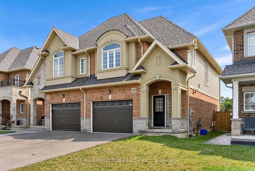 3 Beds 3 Baths Townhouse