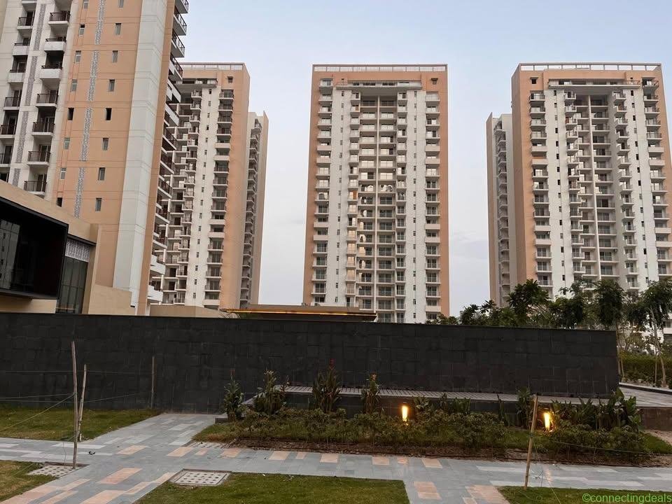 3 Beds 4 Baths Apartment