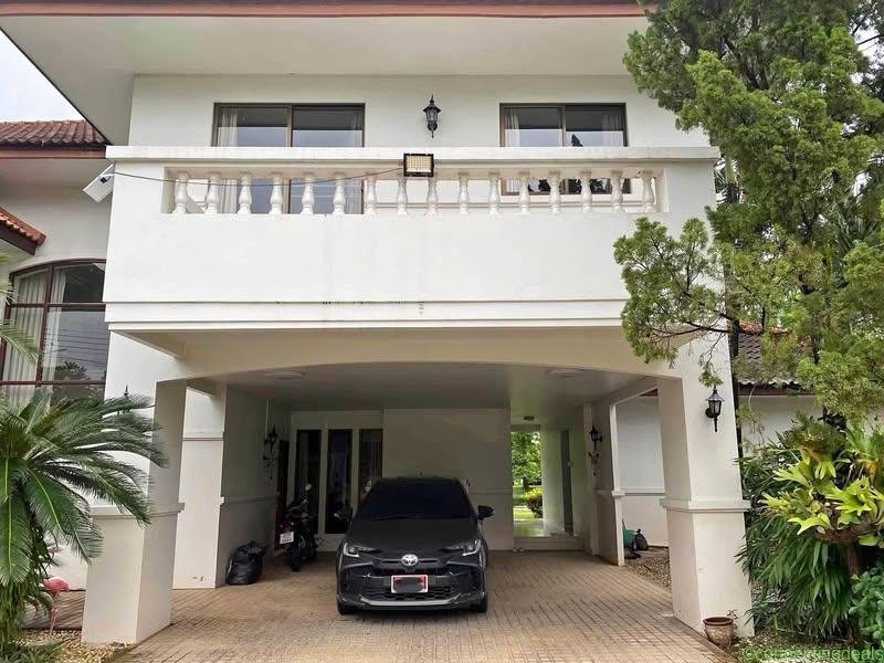 3 Beds 4 Baths House