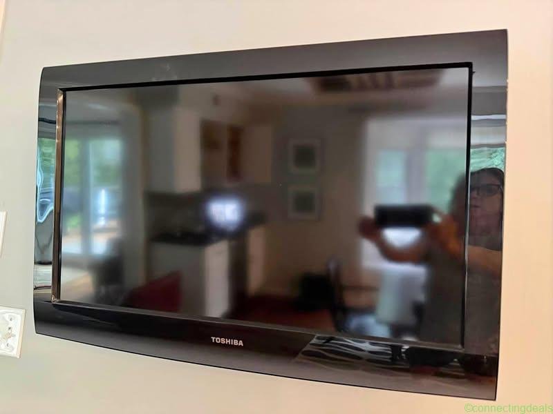 31” diagonal Toshiba TV