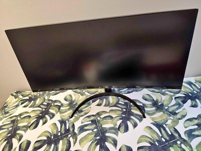 34″ Curved LG Monitor
