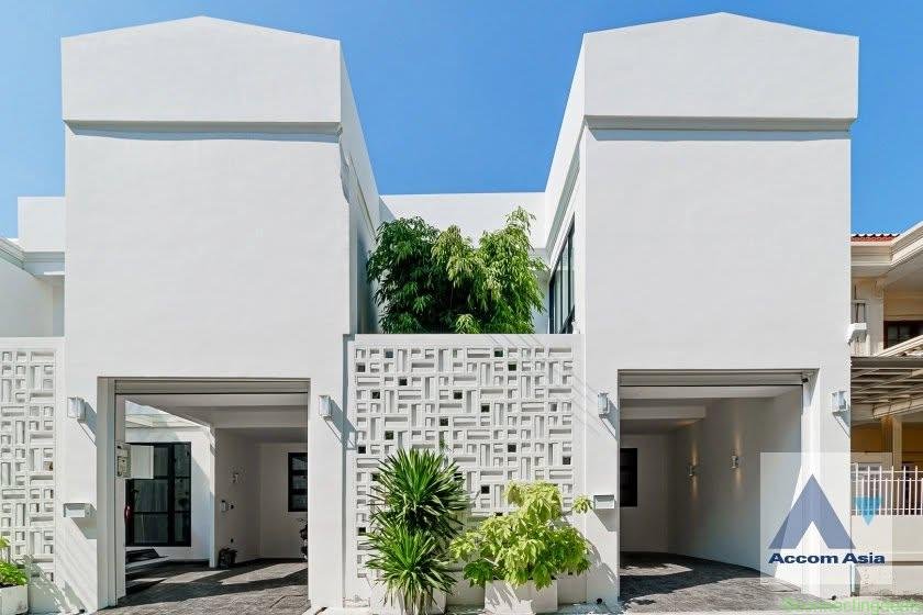 4 Bedroom Modern Home Fully Furnished, Pet