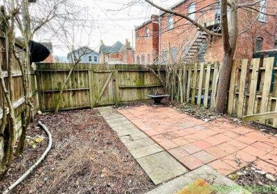 Free ad: 4 Beds 1 Bath - Townhouse in Columbus. 4 Beds 1 Bath - Townhouse in Columbus