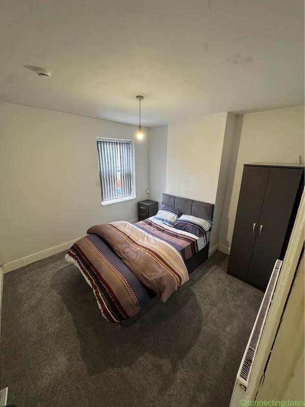 4 beds 1 bathroom – House