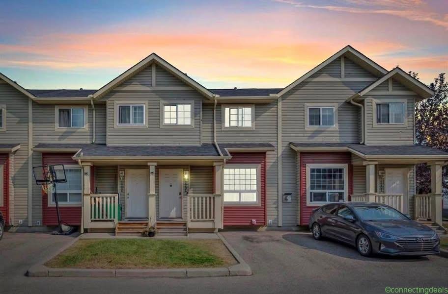 4 Beds 2.5 Baths – Townhouse
