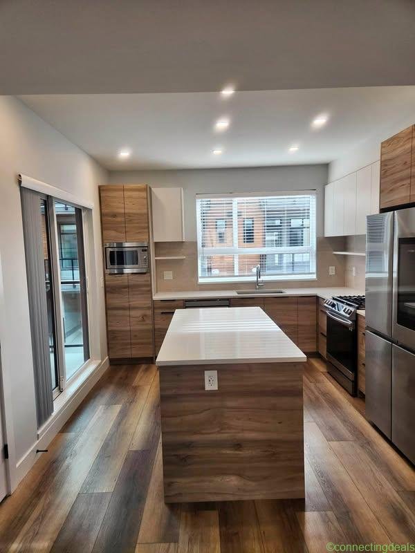 4 Beds 2.5 Baths – Townhouse